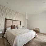 Nonno Angelo - 4 Bedrooms With Free Parking & Seaview Balcony