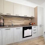 Nonno Angelo - 4 Bedrooms With Free Parking & Seaview Balcony *