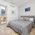 Apartman Nonno Angelo - 4 Bedrooms With Free Parking & Seaview Balcony