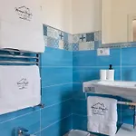 Apartman Nonno Angelo - 4 Bedrooms With Free Parking & Seaview Balcony