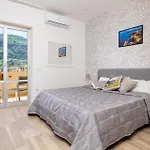 Apartman Nonno Angelo - 4 Bedrooms With Free Parking & Seaview Balcony Sorrento