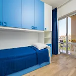 Nonno Angelo - 4 Bedrooms With Free Parking & Seaview Balcony