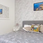 Nonno Angelo - 4 Bedrooms With Free Parking & Seaview Balcony