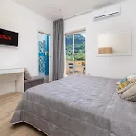 Nonno Angelo - 4 Bedrooms With Free Parking & Seaview Balcony *