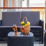 Nonno Angelo - 4 Bedrooms With Free Parking & Seaview Balcony
