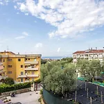 Nonno Angelo - 4 Bedrooms With Free Parking & Seaview Balcony *