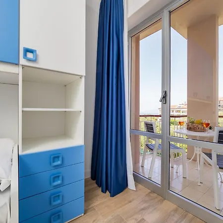 Apartamento Nonno Angelo - 4 Bedrooms With Free Parking & Seaview Balcony Sorrento