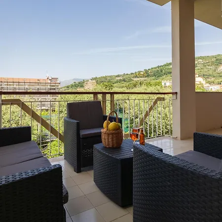 Nonno Angelo - 4 Bedrooms With Free Parking & Seaview Balcony Apartman