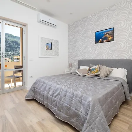 Apartamento Nonno Angelo - 4 Bedrooms With Free Parking & Seaview Balcony