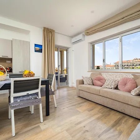 Nonno Angelo - 4 Bedrooms With Free Parking & Seaview Balcony Sorrento