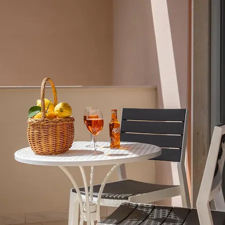 Nonno Angelo - 4 Bedrooms With Free Parking & Seaview Balcony Apartamento