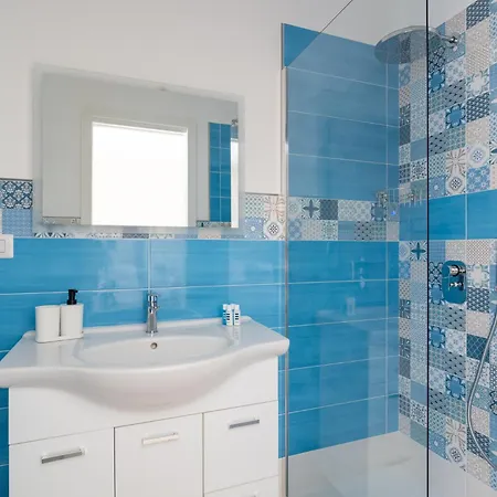 Nonno Angelo - 4 Bedrooms With Free Parking & Seaview Balcony Apartamento *