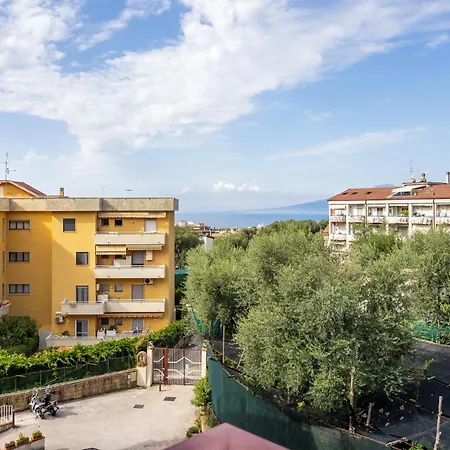 Apartman Nonno Angelo - 4 Bedrooms With Free Parking & Seaview Balcony Sorrento